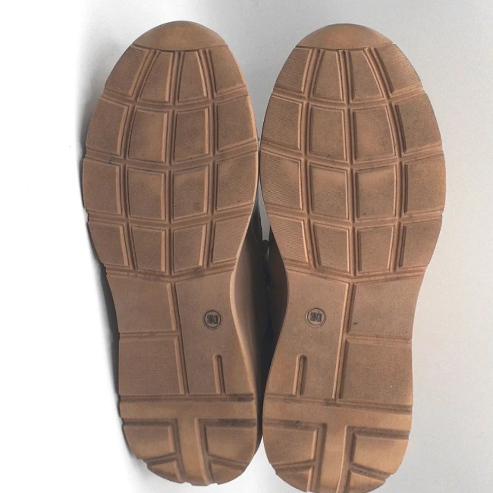 Jennifer Lopez Beige Athleisure Sneakers Size 10 - Picture 7 of 8